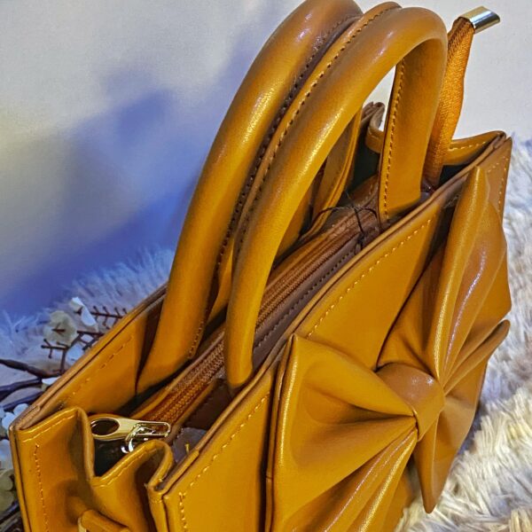 Belle Noire – Bow Edition - Image 2
