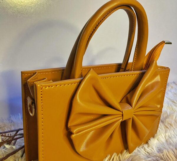 Belle Noire – Bow Edition - Image 4