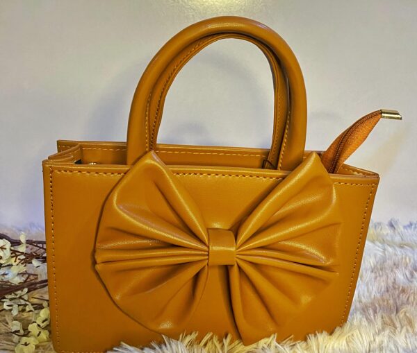 Belle Noire – Bow Edition